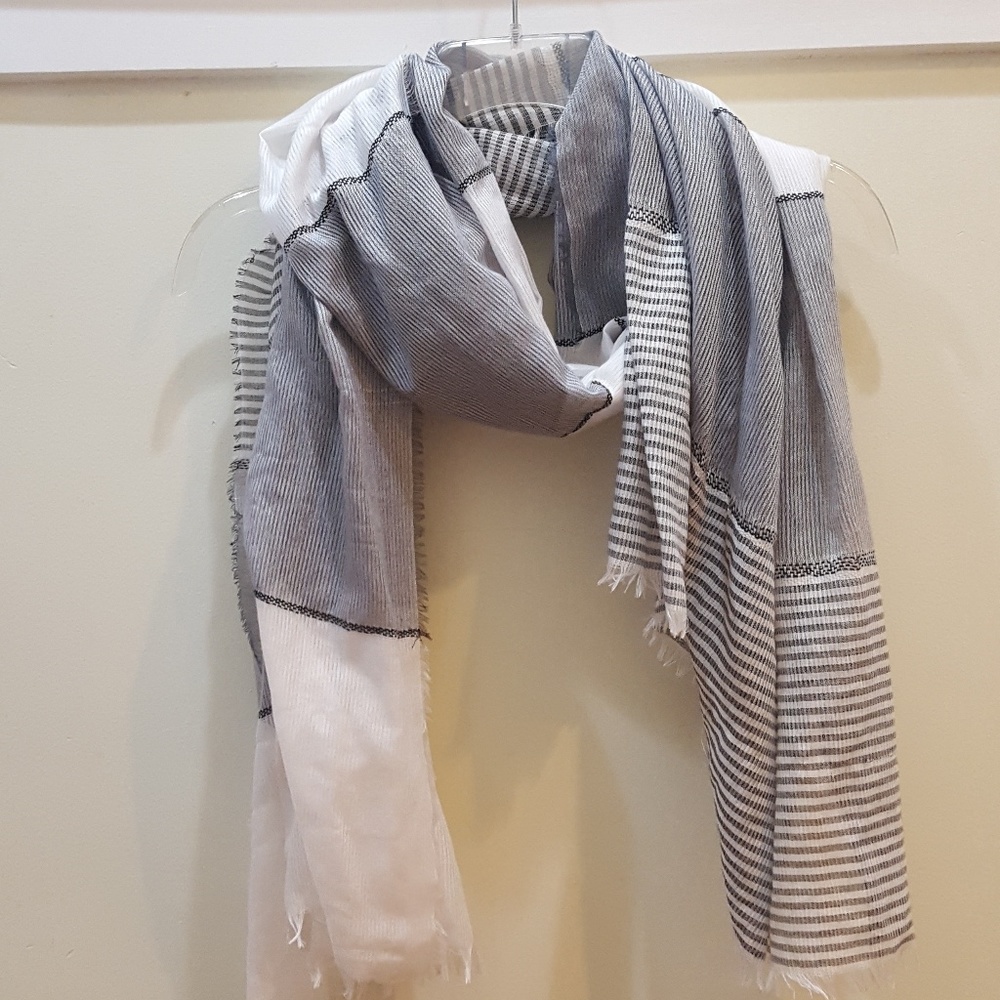 Striped b&w scarf
